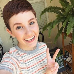 Meet your Posher, Becca